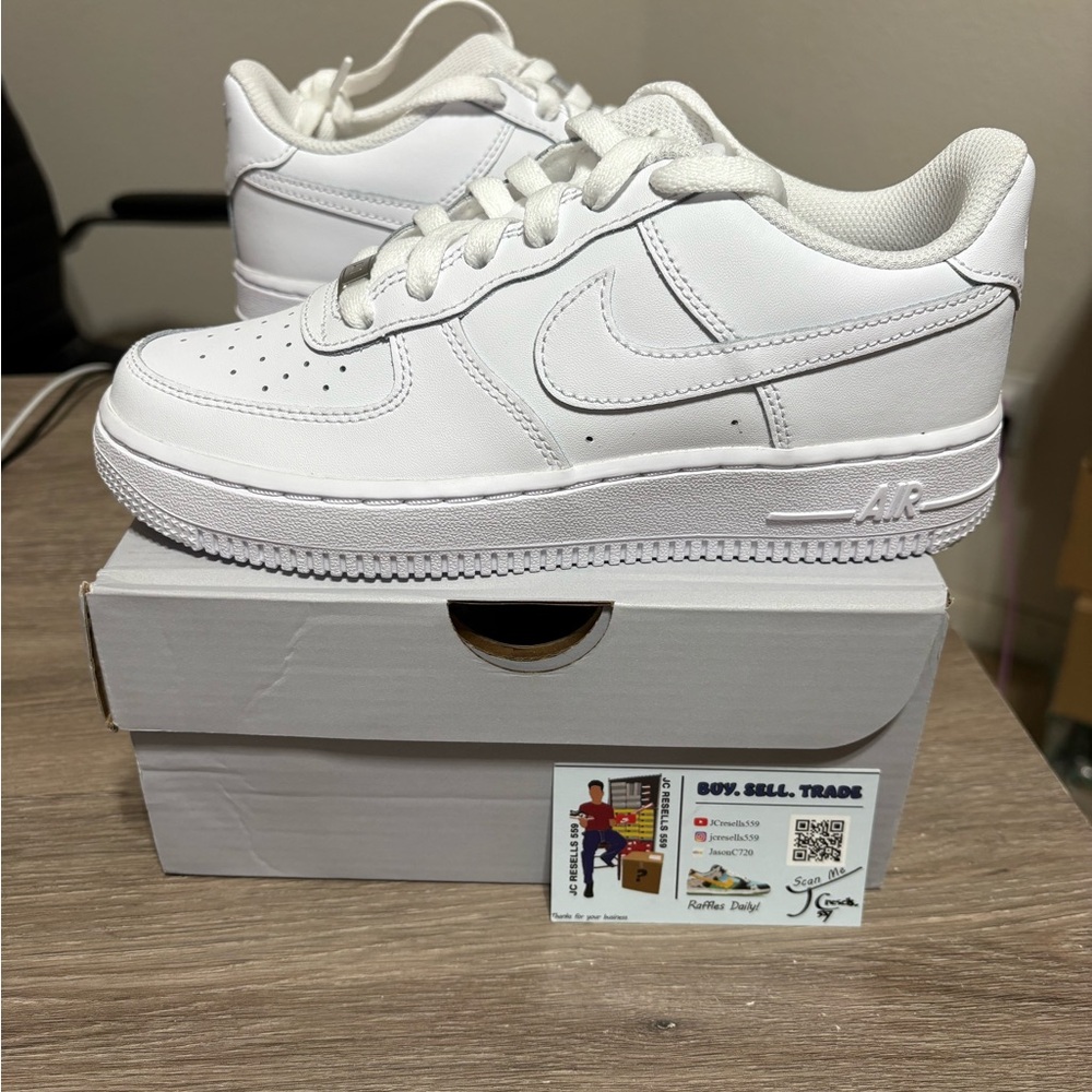 Size 7Y / 8.5 womens - Nike Air Force 1 Low Triple White